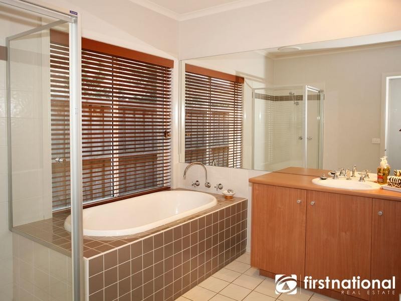 4 Moondarra Drive, Berwick VIC 3806