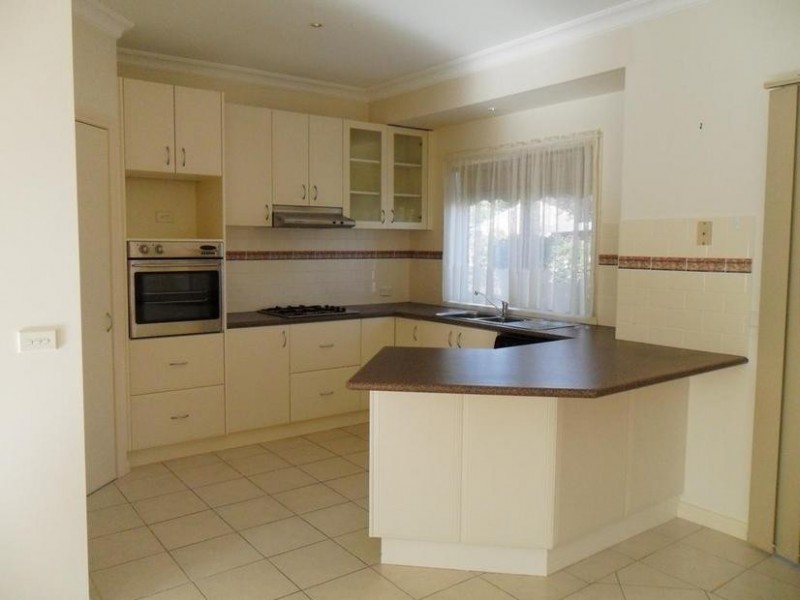 2/3 Miller Street, Berwick VIC 3806