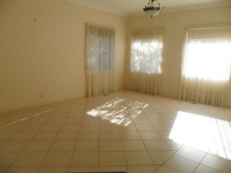 2/3 Miller Street, Berwick VIC 3806