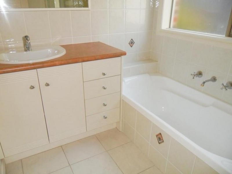 2/3 Miller Street, Berwick VIC 3806