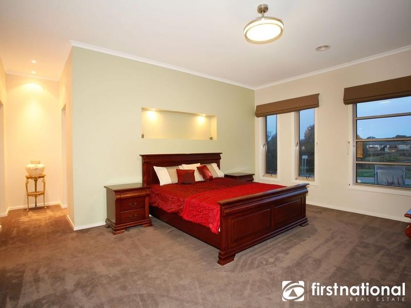 37 Bryn Mawr Boulevard, Berwick VIC 3806