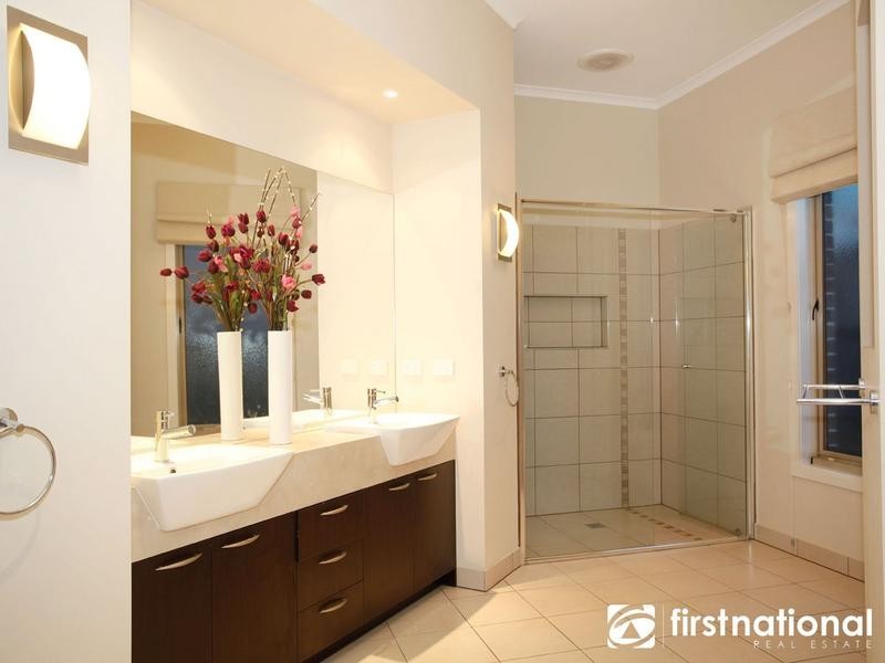 37 Bryn Mawr Boulevard, Berwick VIC 3806