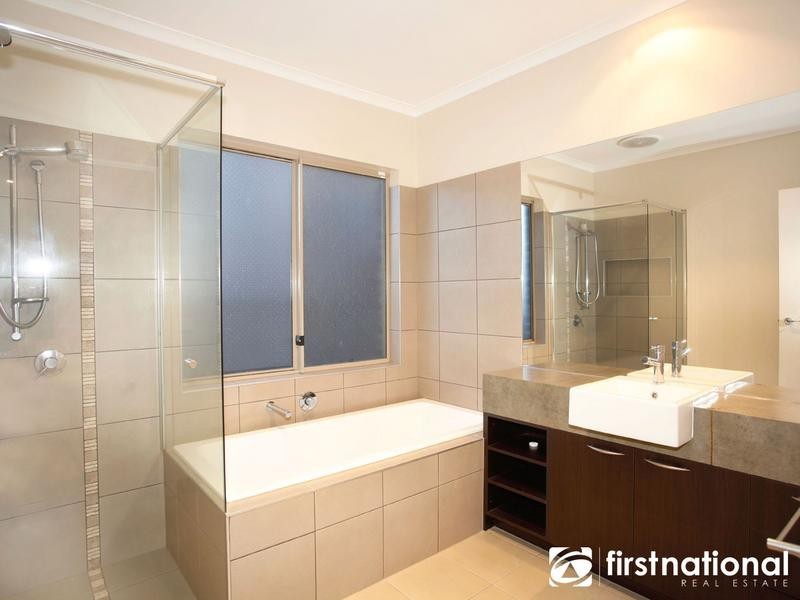 37 Bryn Mawr Boulevard, Berwick VIC 3806