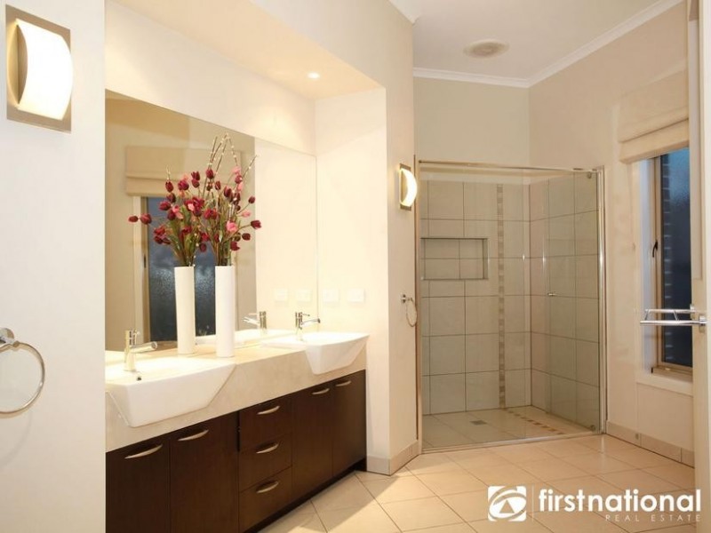 37 Bryn Mawr Boulevard, Berwick VIC 3806