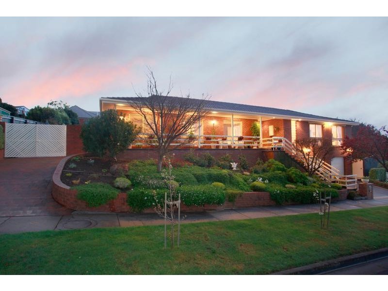 5 Shannon Way, Berwick VIC 3806