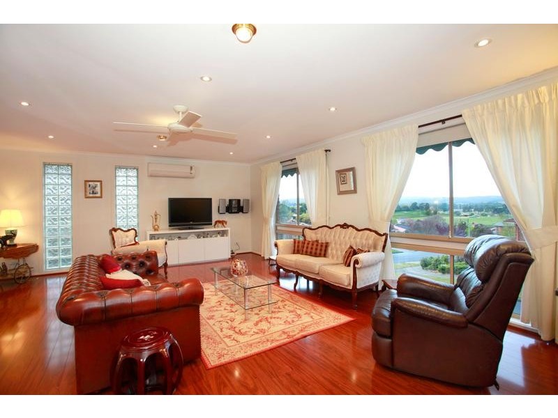 5 Shannon Way, Berwick VIC 3806