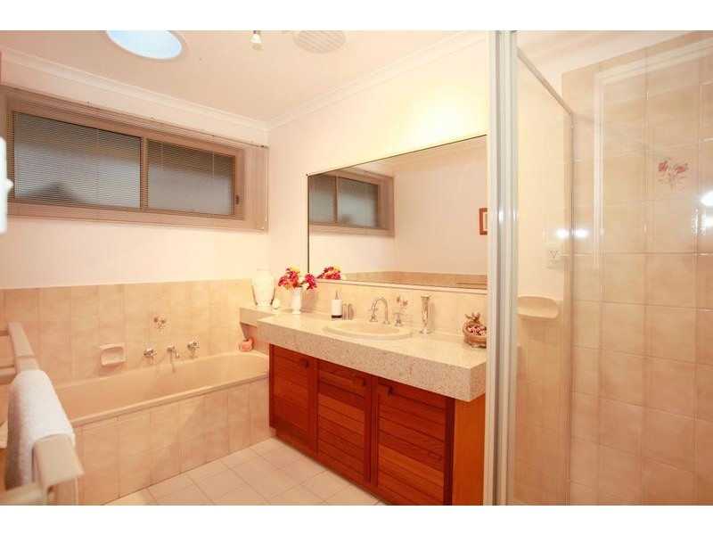 5 Shannon Way, Berwick VIC 3806