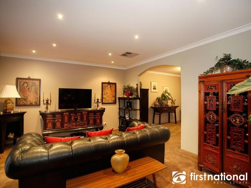 50 Edrington Park Drive, Berwick VIC 3806