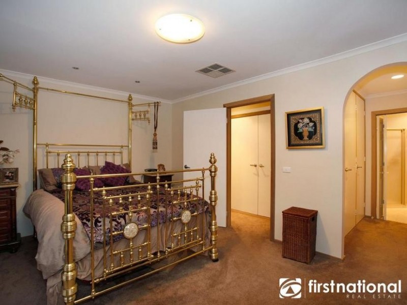 50 Edrington Park Drive, Berwick VIC 3806