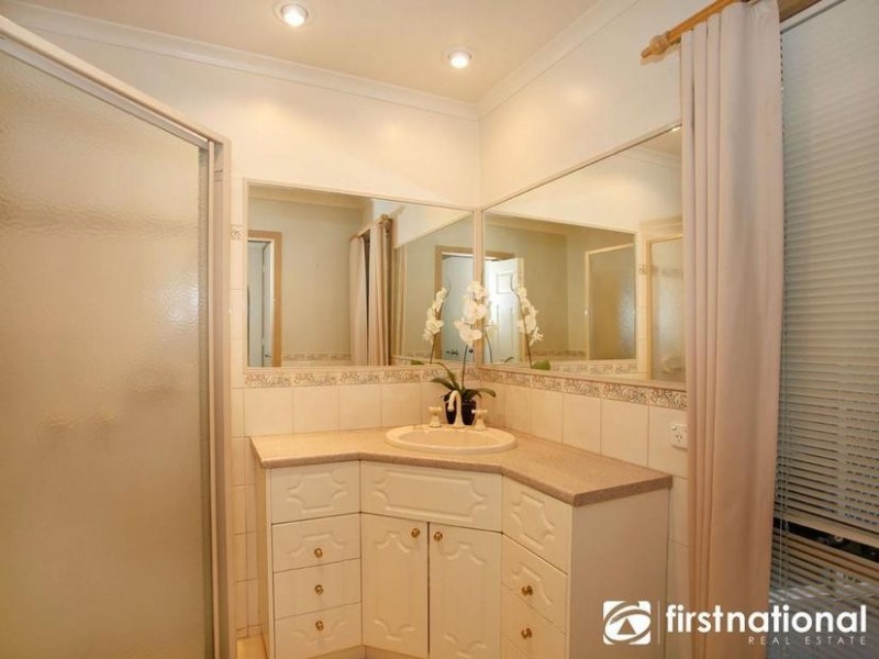 50 Edrington Park Drive, Berwick VIC 3806