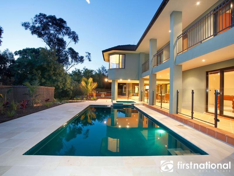 16 Casey Drive, Berwick VIC 3806