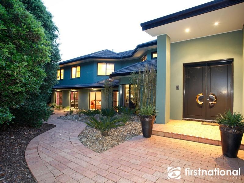 16 Casey Drive, Berwick VIC 3806