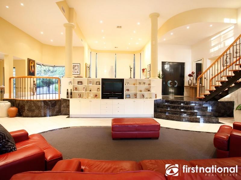 16 Casey Drive, Berwick VIC 3806