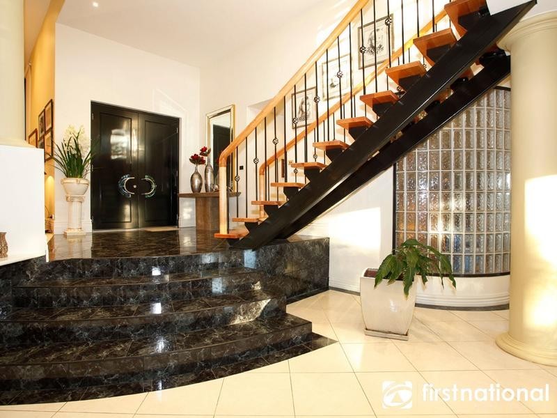 16 Casey Drive, Berwick VIC 3806