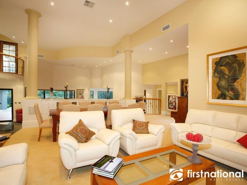 16 Casey Drive, Berwick VIC 3806