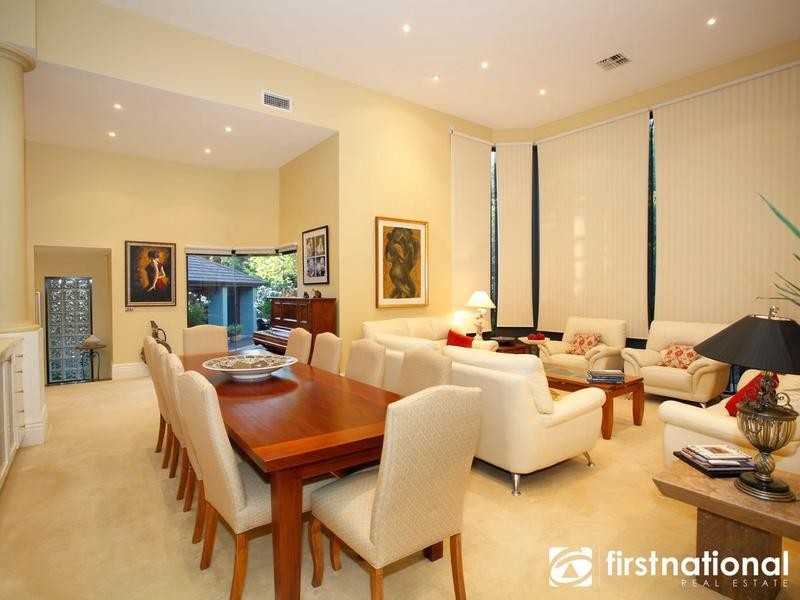 16 Casey Drive, Berwick VIC 3806