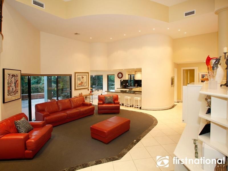 16 Casey Drive, Berwick VIC 3806