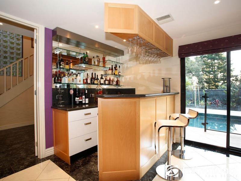 16 Casey Drive, Berwick VIC 3806