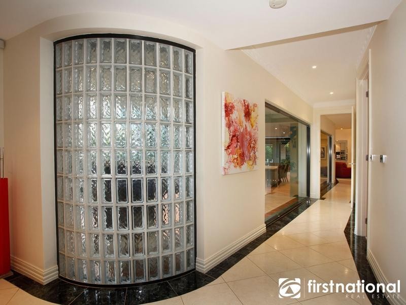 16 Casey Drive, Berwick VIC 3806