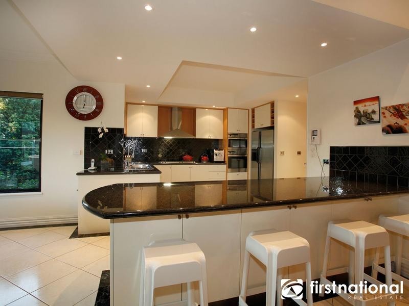 16 Casey Drive, Berwick VIC 3806