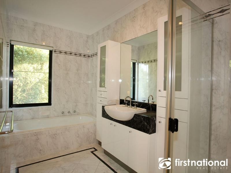 16 Casey Drive, Berwick VIC 3806