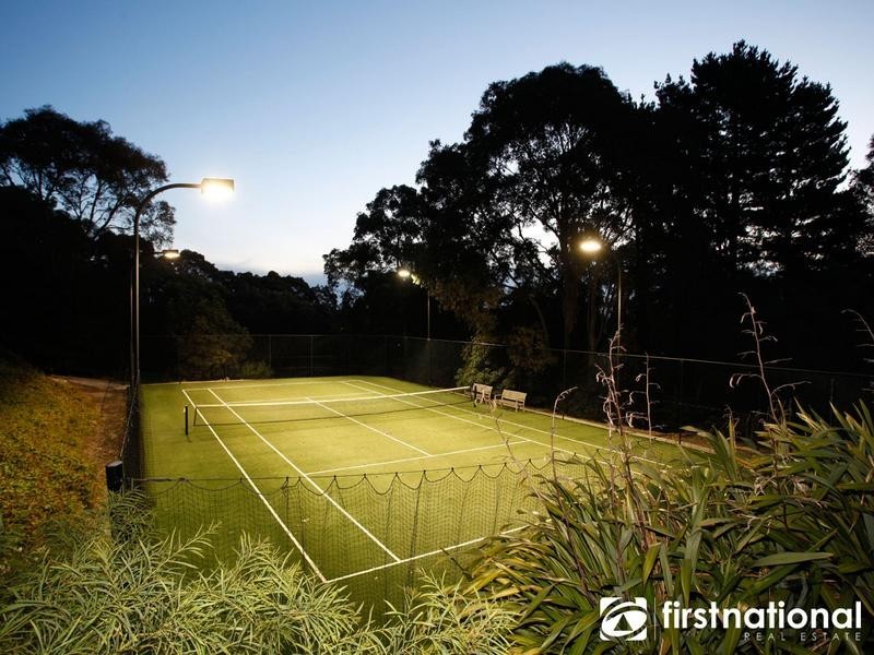 16 Casey Drive, Berwick VIC 3806