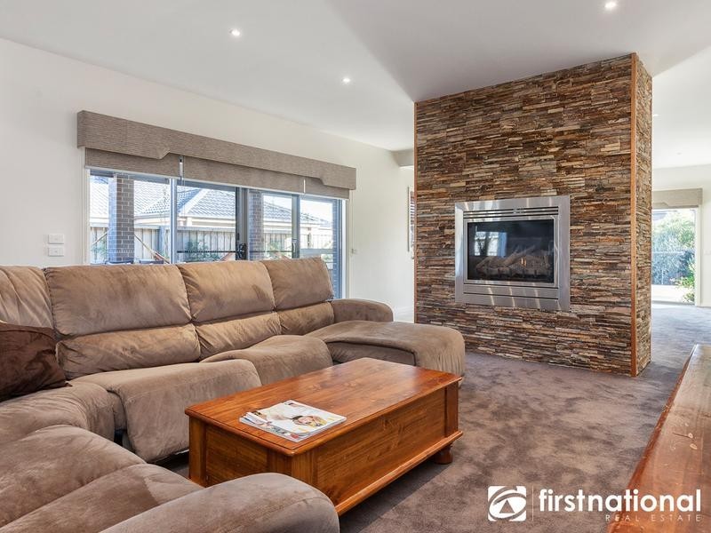 35 Bernly Boulevard, Berwick VIC 3806