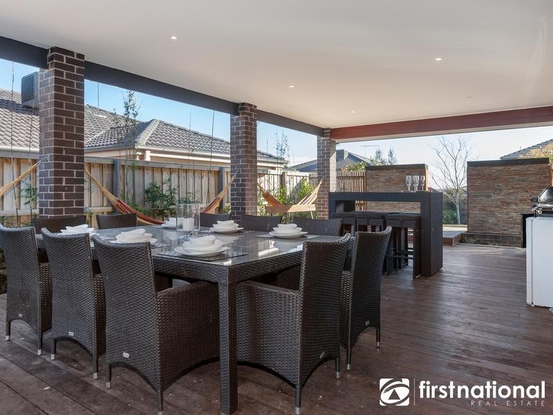 35 Bernly Boulevard, Berwick VIC 3806