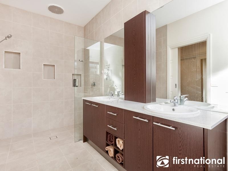 35 Bernly Boulevard, Berwick VIC 3806