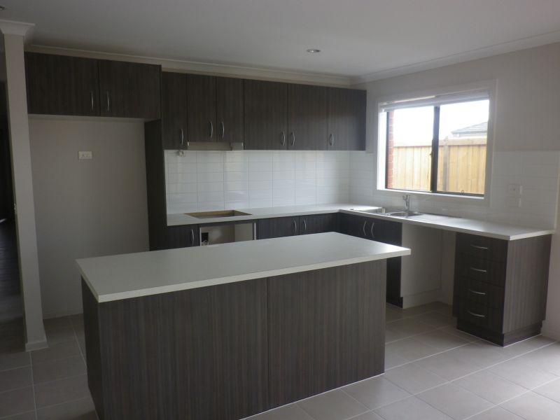 5 Markbeech Crescent, Officer VIC 3809