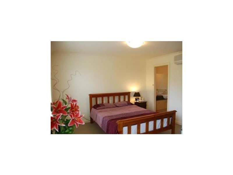 2 Cropton Place, Narre Warren South VIC 3805