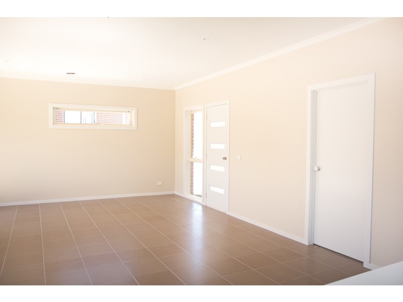 2/84 Sweeney Drive, Narre Warren VIC 3805