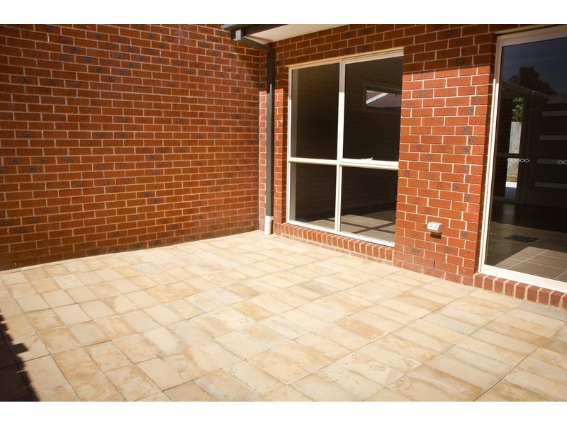 2/84 Sweeney Drive, Narre Warren VIC 3805