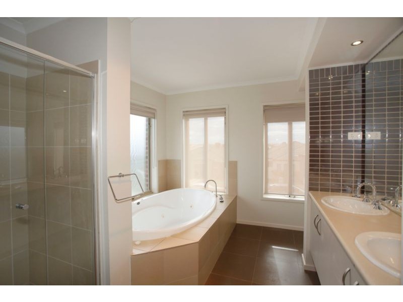 8 Viewpoint Place, Berwick VIC 3806