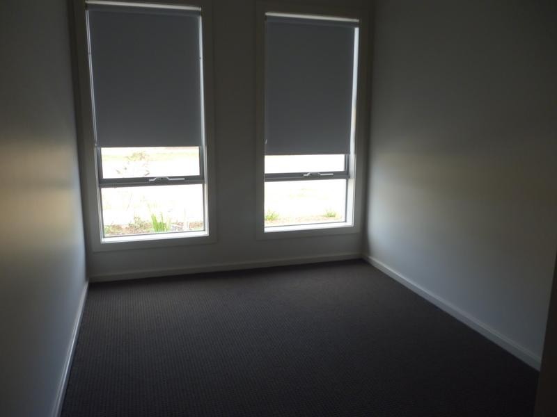 9 Heathfield Lane, Officer VIC 3809