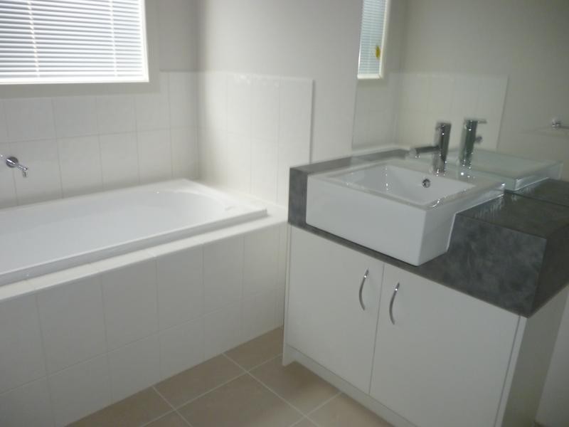 9 Heathfield Lane, Officer VIC 3809