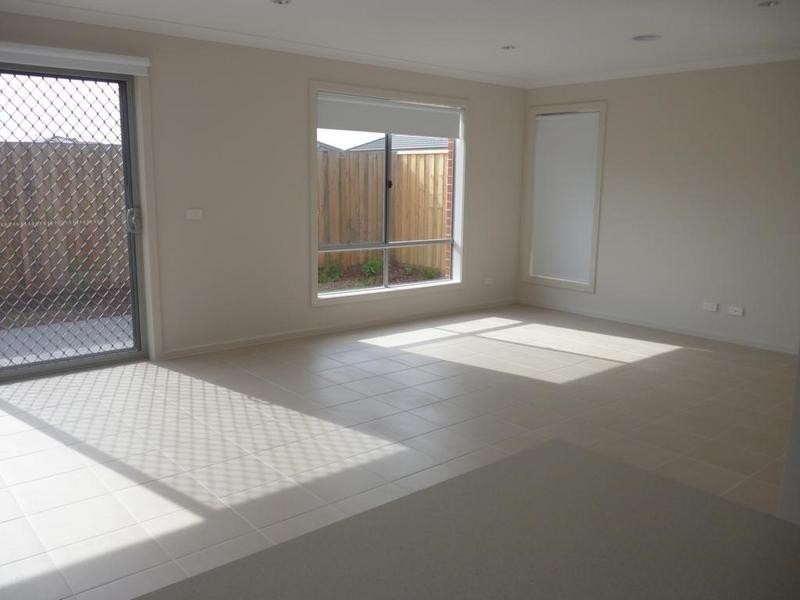 9 Heathfield Lane, Officer VIC 3809