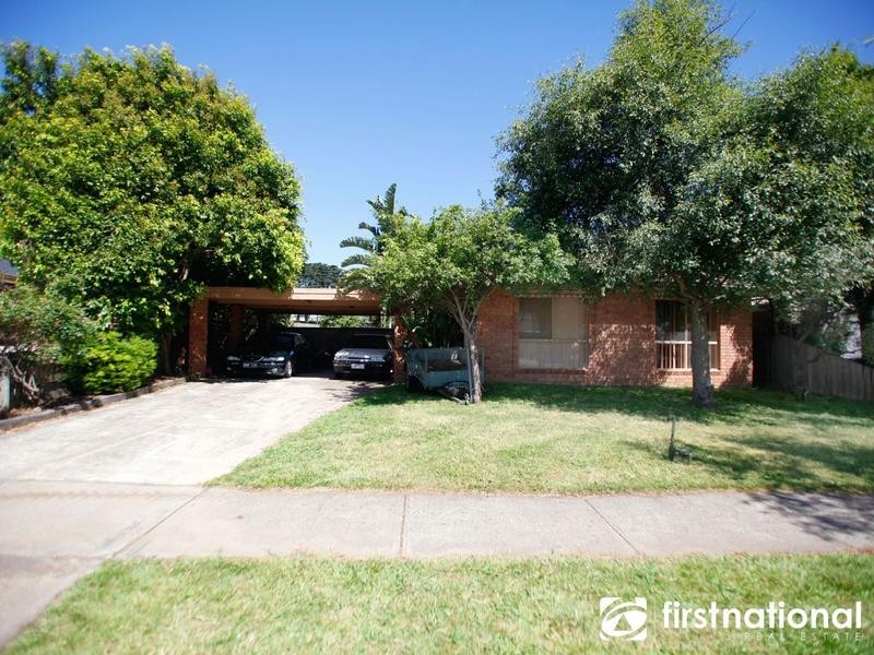 37 St Boswells Avenue, Berwick VIC 3806