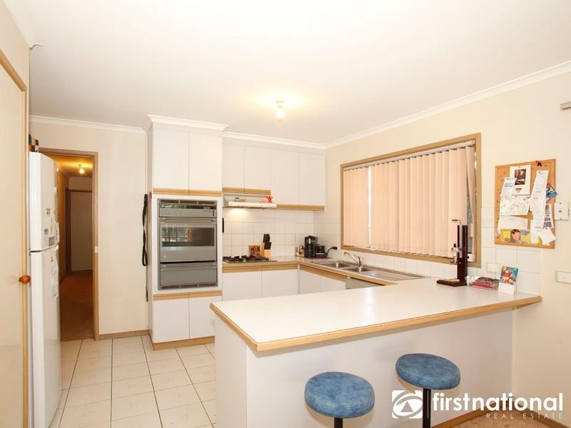 37 St Boswells Avenue, Berwick VIC 3806