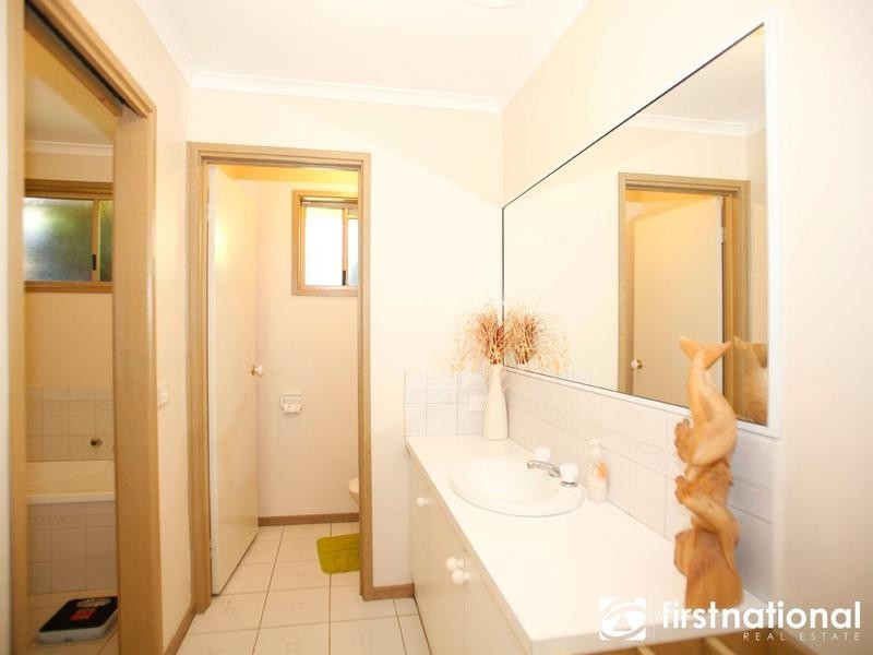 37 St Boswells Avenue, Berwick VIC 3806