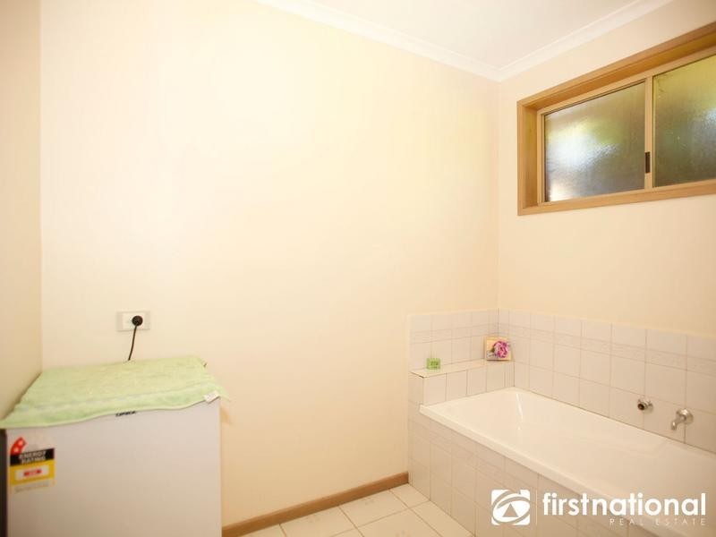 37 St Boswells Avenue, Berwick VIC 3806