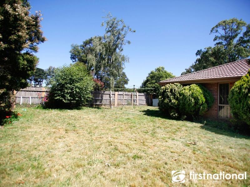 37 St Boswells Avenue, Berwick VIC 3806