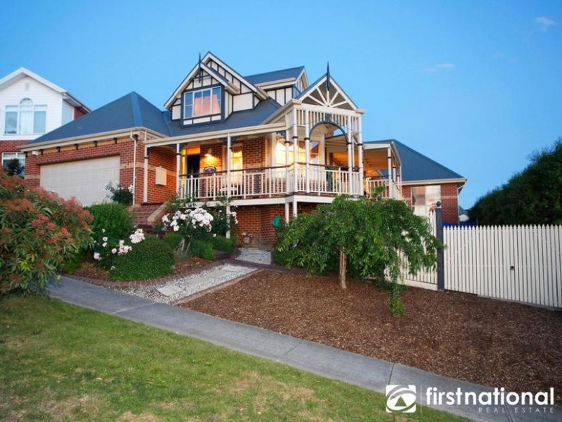 8 Otterburn Drive, Berwick VIC 3806