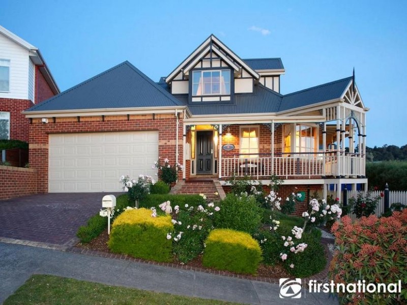 8 Otterburn Drive, Berwick VIC 3806