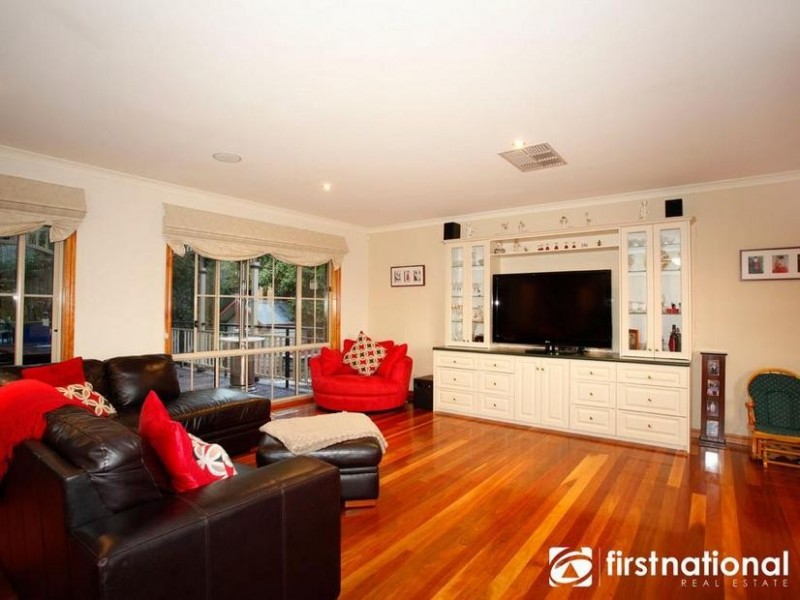 8 Otterburn Drive, Berwick VIC 3806