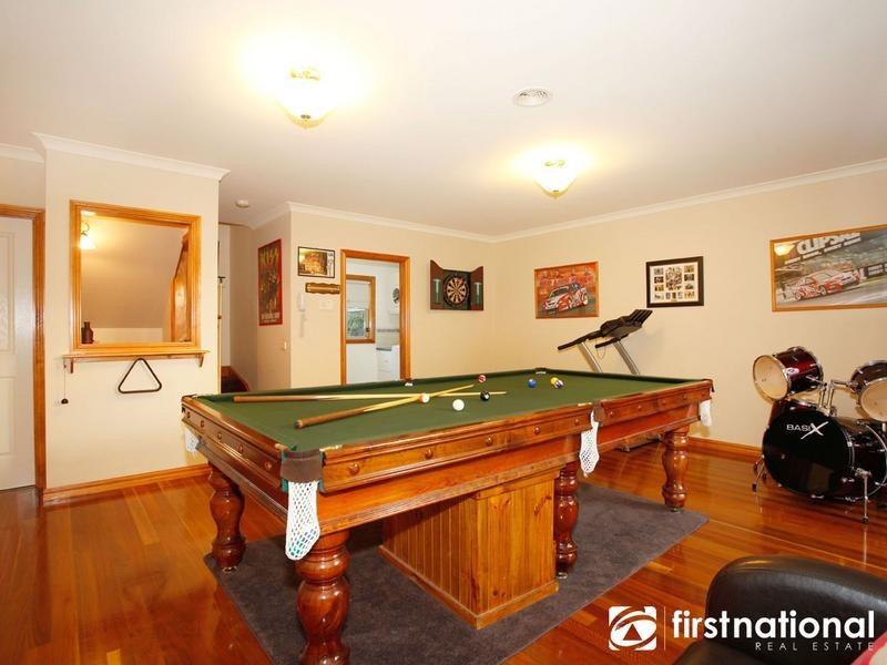 8 Otterburn Drive, Berwick VIC 3806