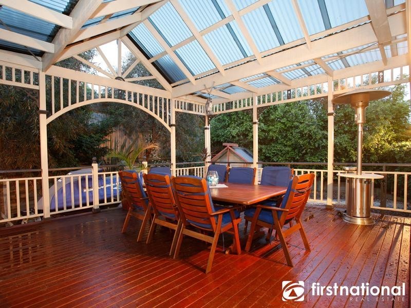 8 Otterburn Drive, Berwick VIC 3806