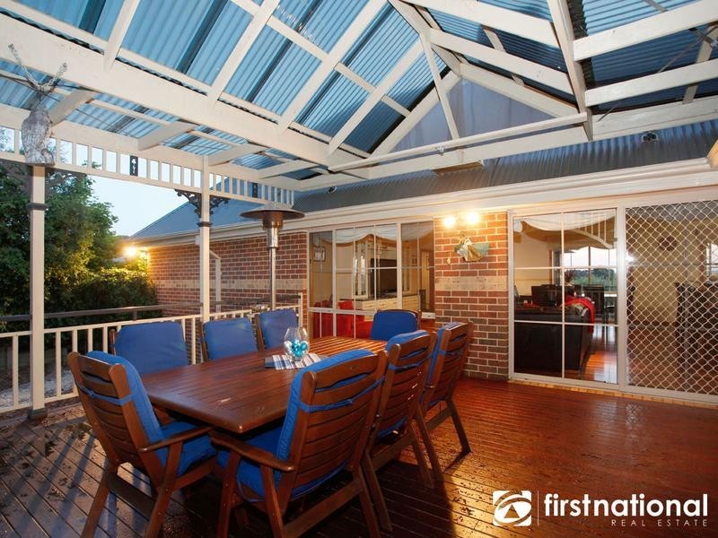 8 Otterburn Drive, Berwick VIC 3806