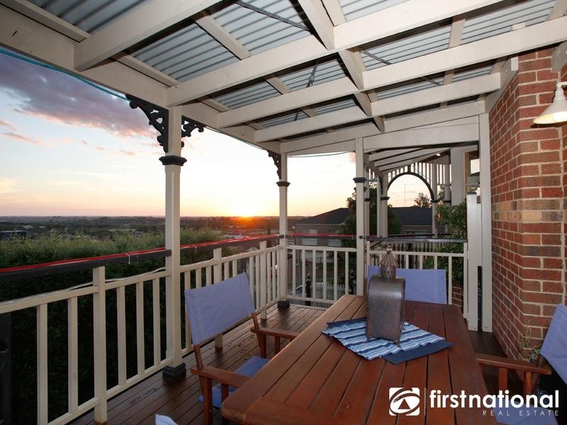 8 Otterburn Drive, Berwick VIC 3806