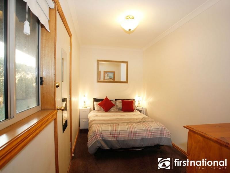 8 Otterburn Drive, Berwick VIC 3806